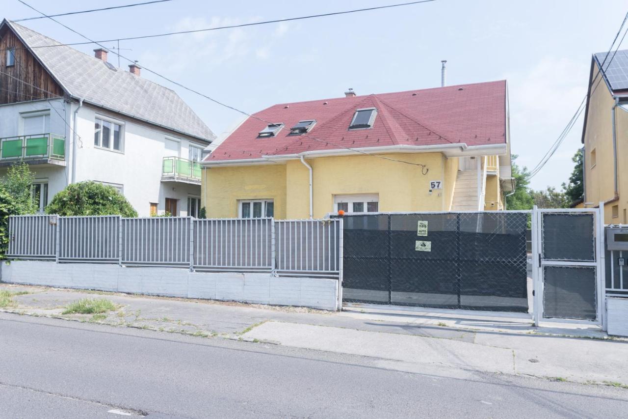 Hi-Bp Garden City Batsanyi Apartment 3 Rooms, Apartment Upstairs Near The City Train With Free Parking Budapest Exterior photo